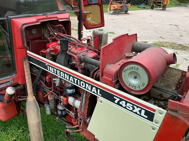 1986 international 745xl ergo-s tweewielaangedreven landbouwtractor - afbeelding 40 van  43