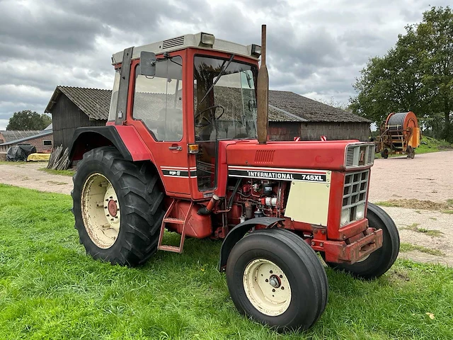 1986 international 745xl ergo-s tweewielaangedreven landbouwtractor - afbeelding 7 van  43