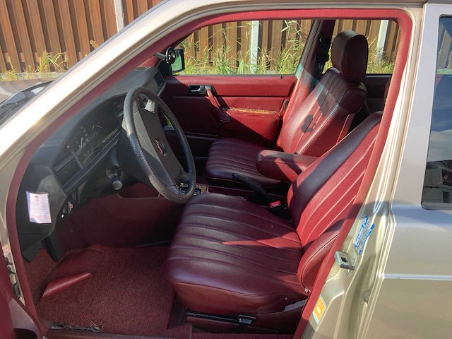 1986 mercedes-benz 190e oldtimer - afbeelding 16 van  63