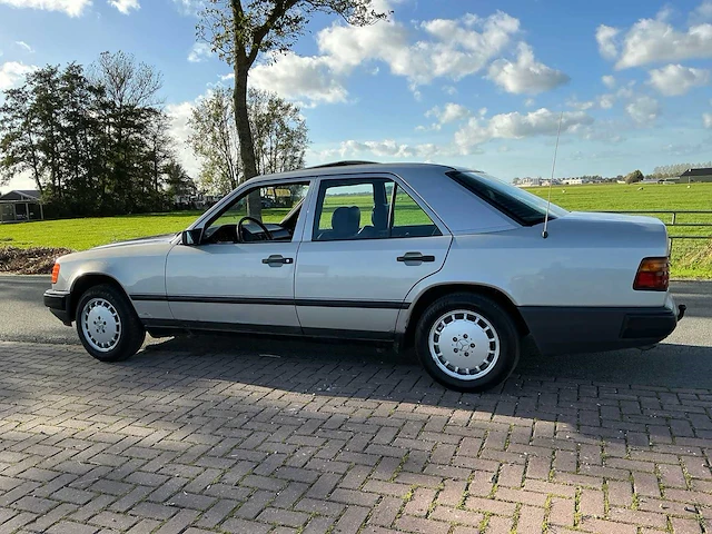 1986 mercedes-benz 200-500 (w124) 200 d personenauto - afbeelding 3 van  37