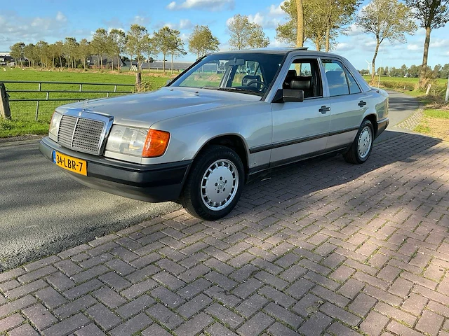 1986 mercedes-benz 200-500 (w124) 200 d personenauto - afbeelding 1 van  37