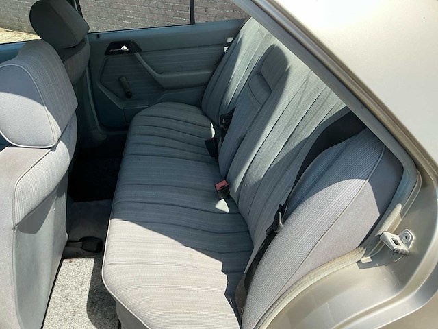 1986 mercedes-benz 200-500 (w124) 300 e personenauto origineel nederlands - afbeelding 2 van  26