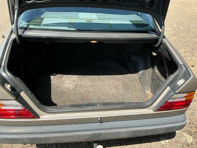 1986 mercedes-benz 200-500 (w124) 300 e personenauto origineel nederlands - afbeelding 9 van  26