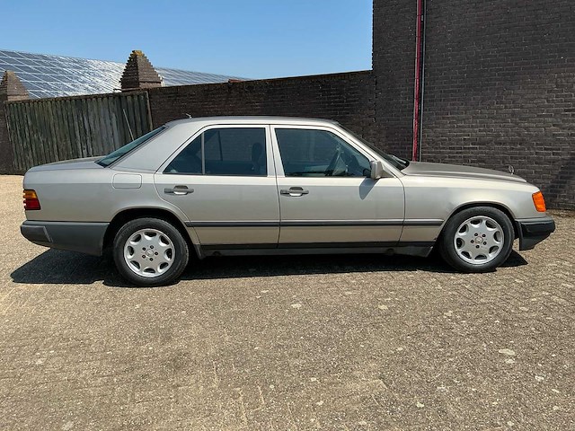 1986 mercedes-benz 200-500 (w124) 300 e personenauto origineel nederlands - afbeelding 23 van  26