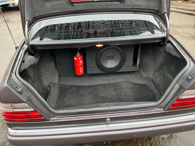 1986 mercedes-benz 200-500 (w124) 300e personenauto - afbeelding 8 van  16