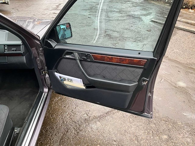 1986 mercedes-benz 200-500 (w124) 300e personenauto - afbeelding 9 van  16