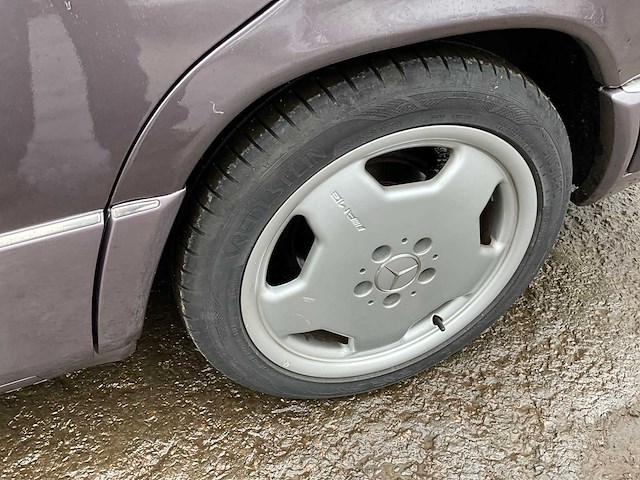 1986 mercedes-benz 200-500 (w124) 300e personenauto - afbeelding 12 van  16