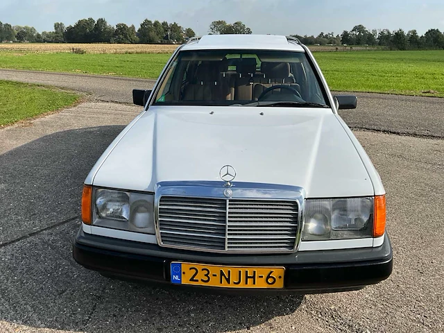 1986 mercedes-benz 200-500 (w124) combi 300 td oldtimer - afbeelding 23 van  44