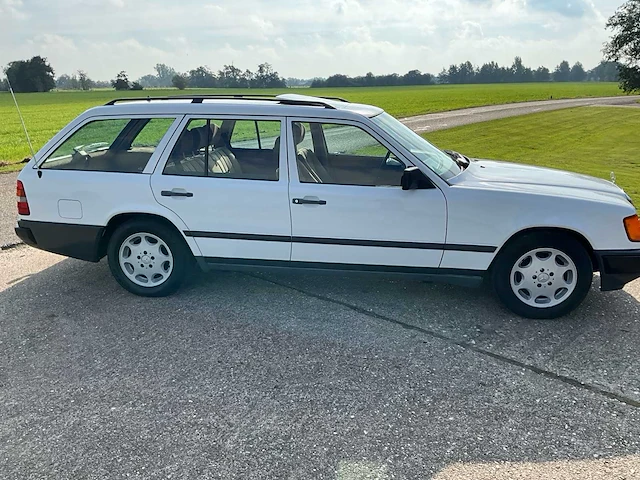 1986 mercedes-benz 200-500 (w124) combi 300 td oldtimer - afbeelding 39 van  44