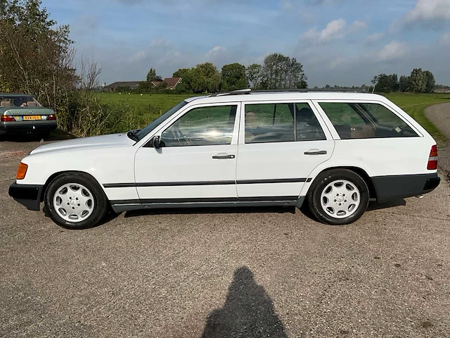 1986 mercedes-benz 200-500 (w124) combi 300 td oldtimer - afbeelding 43 van  44