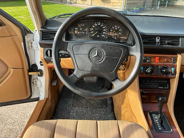 1986 mercedes-benz 200-500 (w124) combi 300 td oldtimer - afbeelding 43 van  44