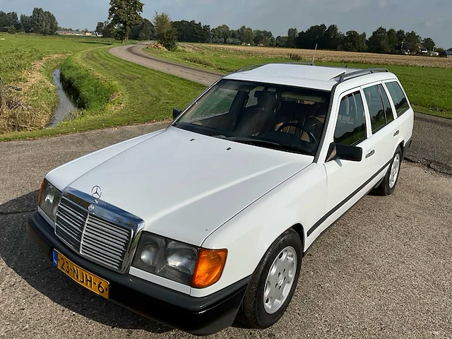 1986 mercedes-benz 200-500 (w124) combi 300 td oldtimer - afbeelding 1 van  40