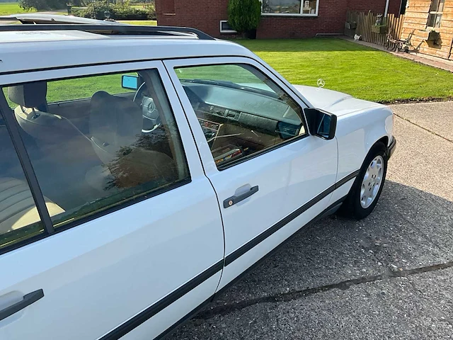 1986 mercedes-benz 200-500 (w124) combi 300 td oldtimer - afbeelding 9 van  40
