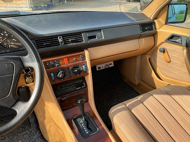 1986 mercedes-benz 200-500 (w124) combi 300 td oldtimer - afbeelding 14 van  40