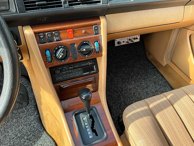 1986 mercedes-benz 200-500 (w124) combi 300 td oldtimer - afbeelding 18 van  40