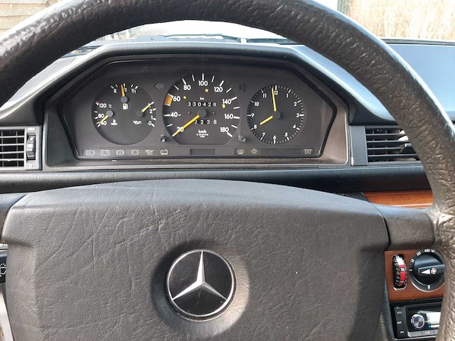 1986 mercedes-benz 200-500 (w124) personenauto - afbeelding 33 van  44