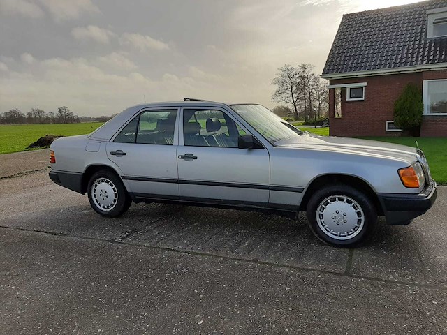 1986 mercedes-benz 200-500 (w124) personenauto - afbeelding 34 van  44