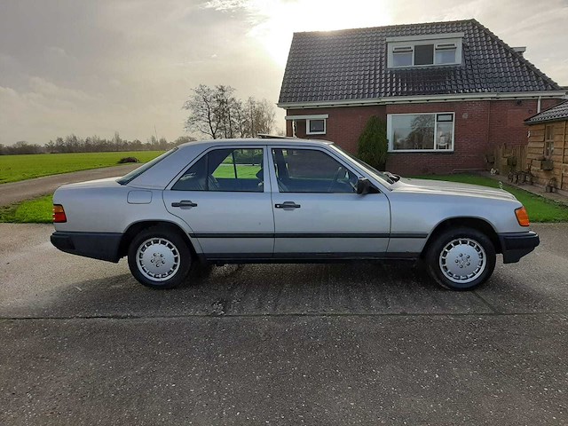 1986 mercedes-benz 200-500 (w124) personenauto - afbeelding 41 van  44