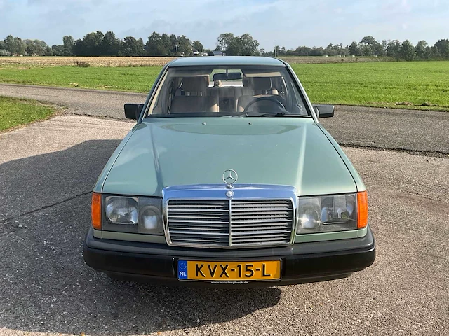 1986 mercedes-benz 200 d 200d 124 oldtimer - afbeelding 18 van  36