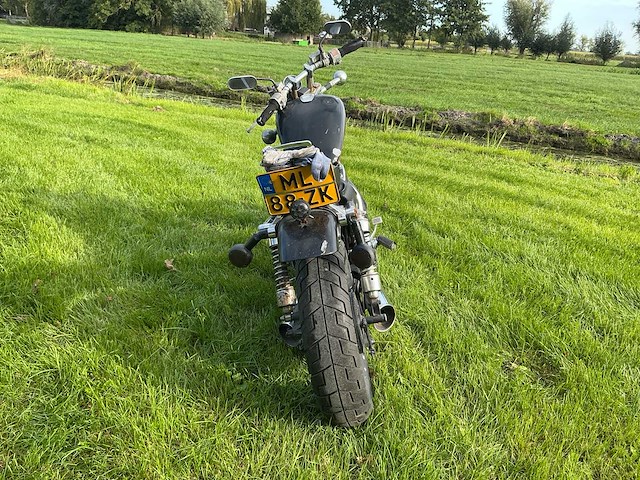 1986 suzuki chopper vs 700 intruder motorfiets - afbeelding 17 van  20