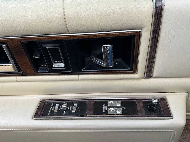 1987 cadillac de ville coupé oldtimer - afbeelding 7 van  37
