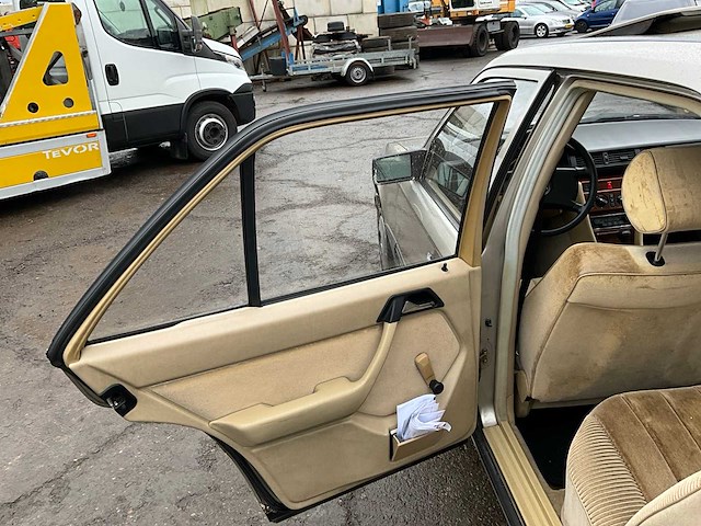 1987 daimler benz 200-500 (w124) e300 personenauto - afbeelding 5 van  18