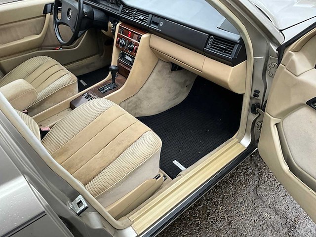 1987 daimler benz 200-500 (w124) e300 personenauto - afbeelding 10 van  18