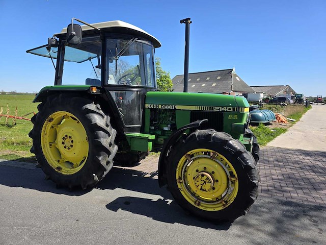 1987 john deere 2140 vierwielaangedreven landbouwtractor - afbeelding 2 van  35
