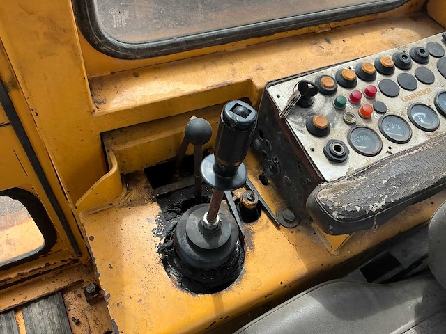 1987 liebherr pr721c bulldozer - afbeelding 18 van  41