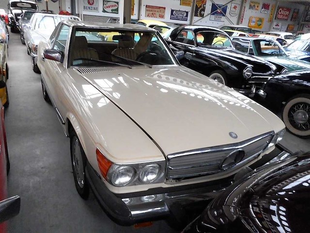 1987 mercedes-benz 560 sl roadster | german classic sports car - afbeelding 14 van  33