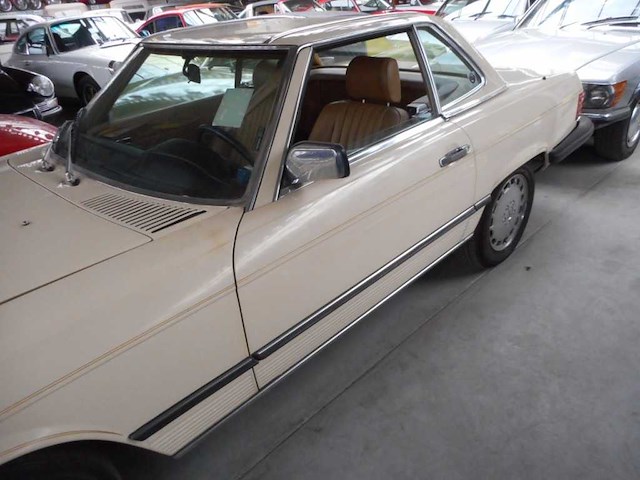 1987 mercedes-benz 560 sl roadster | german classic sports car - afbeelding 16 van  33