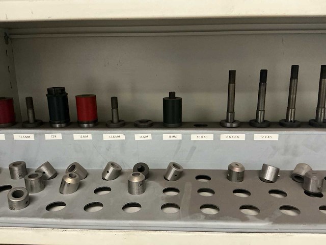 1987 nisshinbo mtp-500 ponsmachine - afbeelding 30 van  57