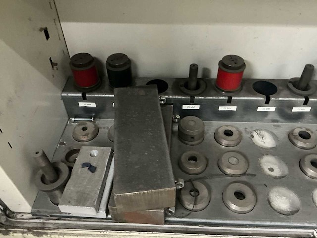 1987 nisshinbo mtp-500 ponsmachine - afbeelding 38 van  57