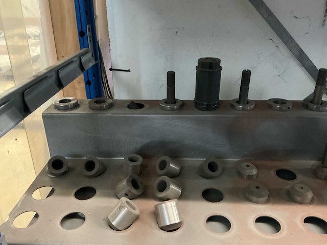 1987 nisshinbo mtp-500 ponsmachine - afbeelding 43 van  57