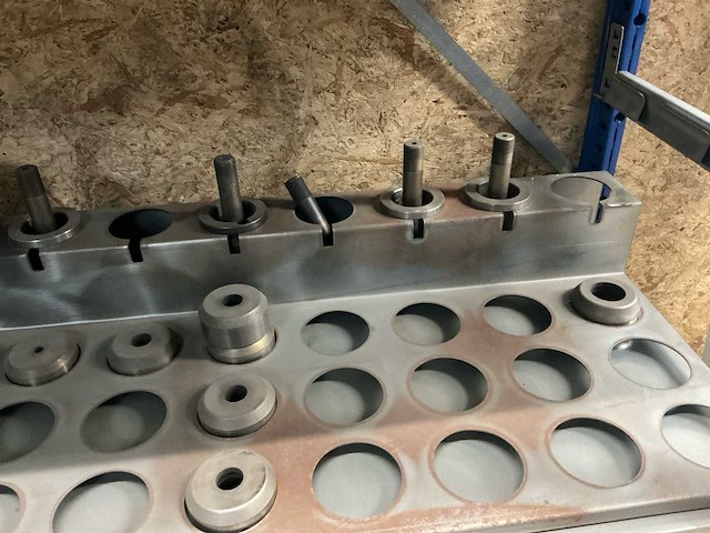 1987 nisshinbo mtp-500 ponsmachine - afbeelding 47 van  57