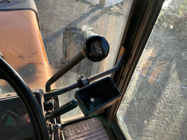 1987 renault 133.14 vierwielaangedreven landbouwtractor - afbeelding 21 van  27