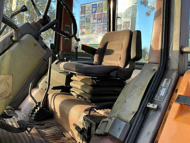 1987 renault 133.14 vierwielaangedreven landbouwtractor - afbeelding 25 van  27