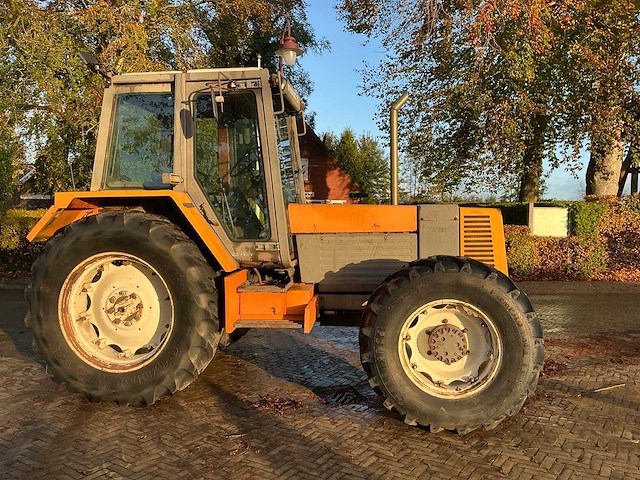 1987 renault 133.14 vierwielaangedreven landbouwtractor - afbeelding 4 van  27