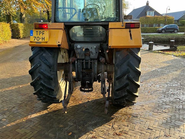 1987 renault 133.14 vierwielaangedreven landbouwtractor - afbeelding 4 van  27