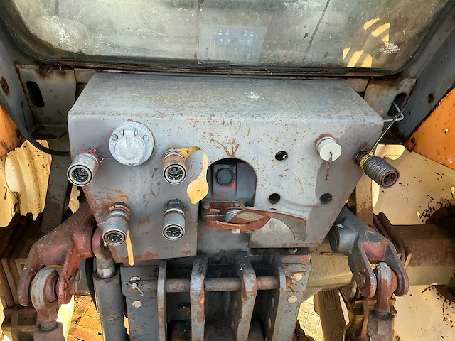1987 renault 133.14 vierwielaangedreven landbouwtractor - afbeelding 5 van  27