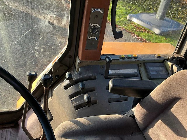 1987 renault 133.14 vierwielaangedreven landbouwtractor - afbeelding 3 van  3