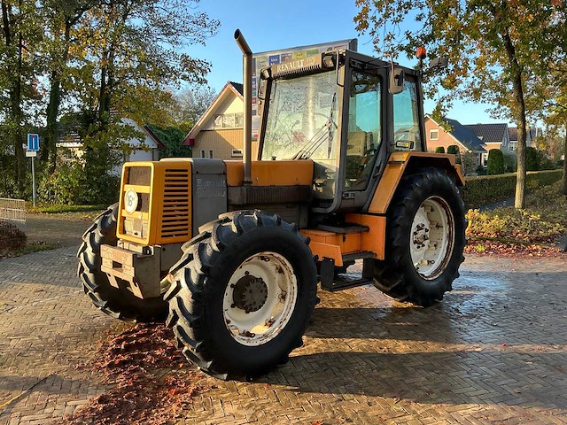 1987 renault 133.14 vierwielaangedreven landbouwtractor - afbeelding 1 van  27