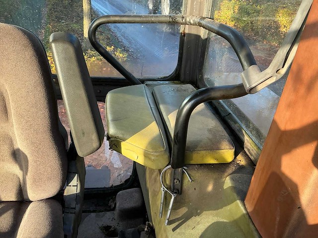 1987 renault 133.14 vierwielaangedreven landbouwtractor - afbeelding 7 van  17