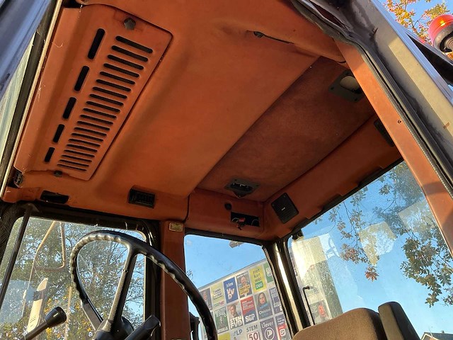 1987 renault 133.14 vierwielaangedreven landbouwtractor - afbeelding 9 van  17