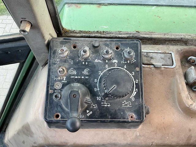 1988 fendt farmer 312 lsa turbomatik vierwielaangedreven landbouwtractor - afbeelding 24 van  39