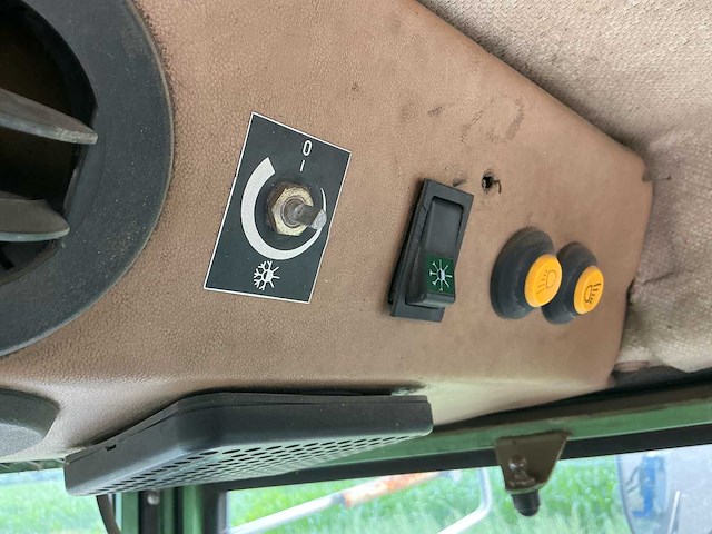 1988 fendt farmer 312 lsa turbomatik vierwielaangedreven landbouwtractor - afbeelding 27 van  39