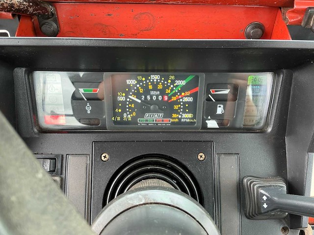 1988 fiat 100-90dt vierwielaangedreven landbouwtractor - afbeelding 17 van  28
