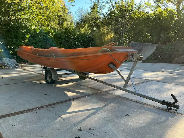 1988 jeanneau new matic 360 polyester boot met enkelassige boottrailer, lier en roeispanen - afbeelding 2 van  25