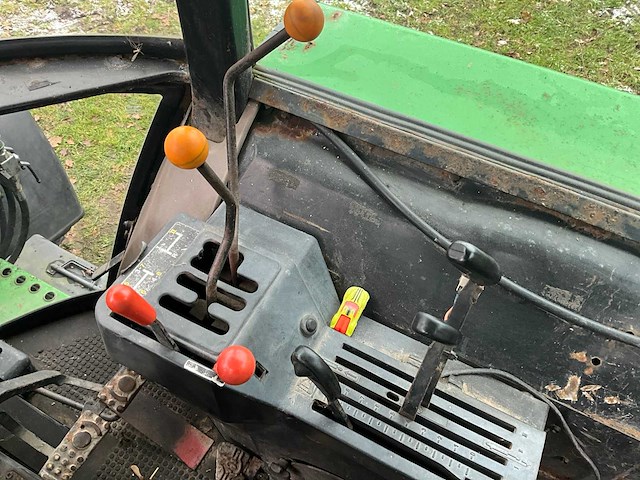 1988 john deere 2650 vierwielaangedreven landbouwtractor met voorlader - afbeelding 24 van  36