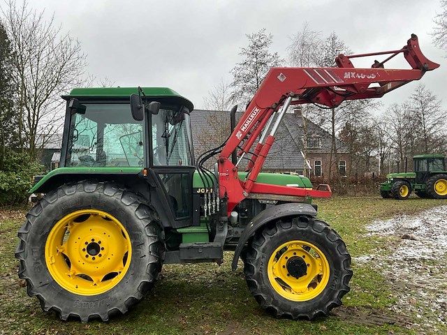 1988 john deere 2650 vierwielaangedreven landbouwtractor met voorlader - afbeelding 1 van  1